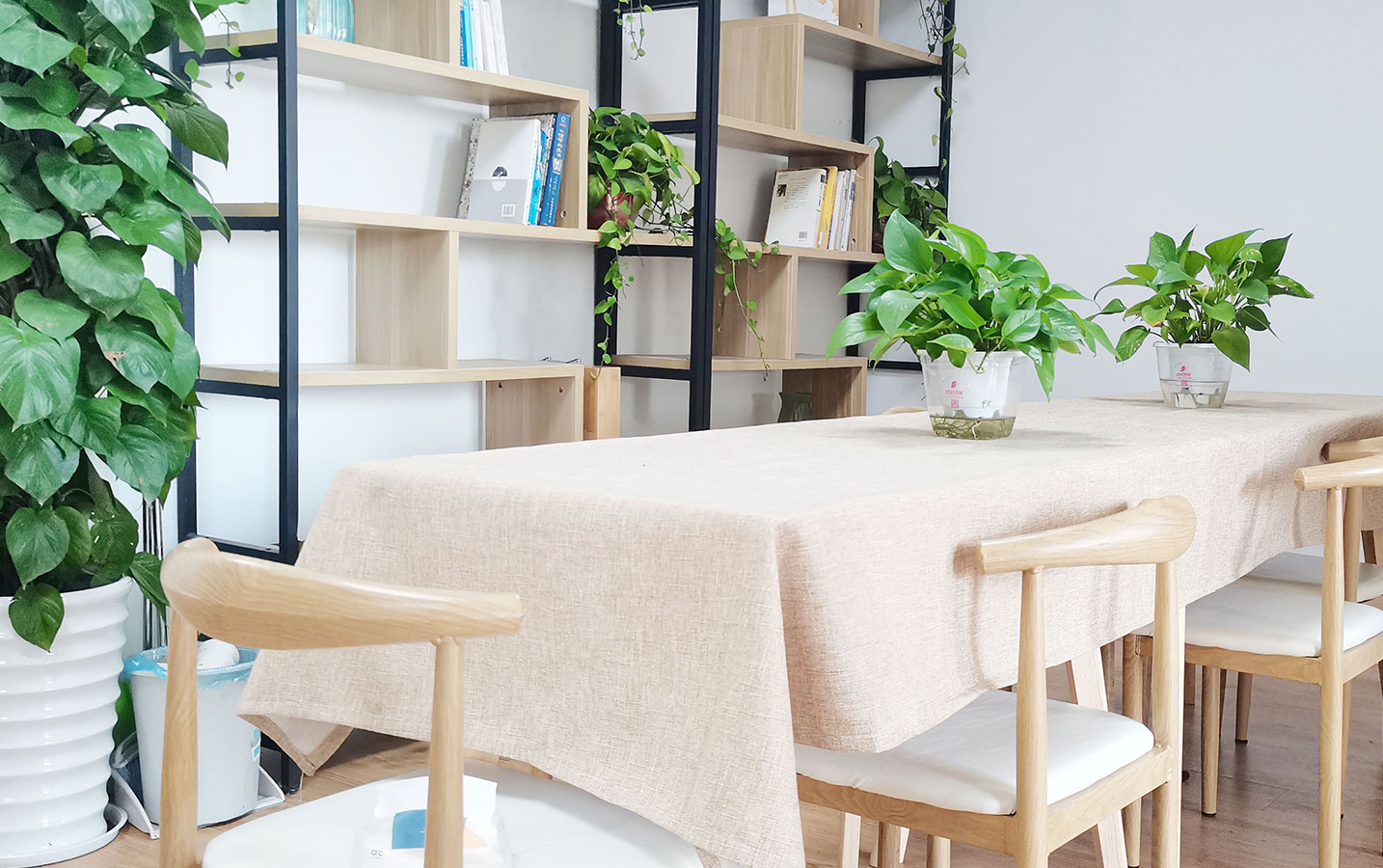 1656033800663227 1656033800663227